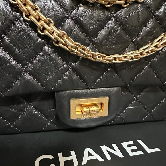 Authentic Chanel 255 - Picture 2 of 12